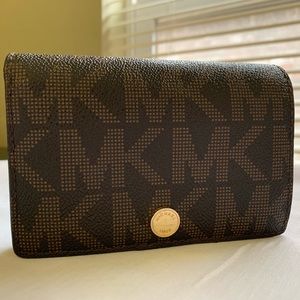 Michael Kors Signature Saffiano Medium Slim Wallet